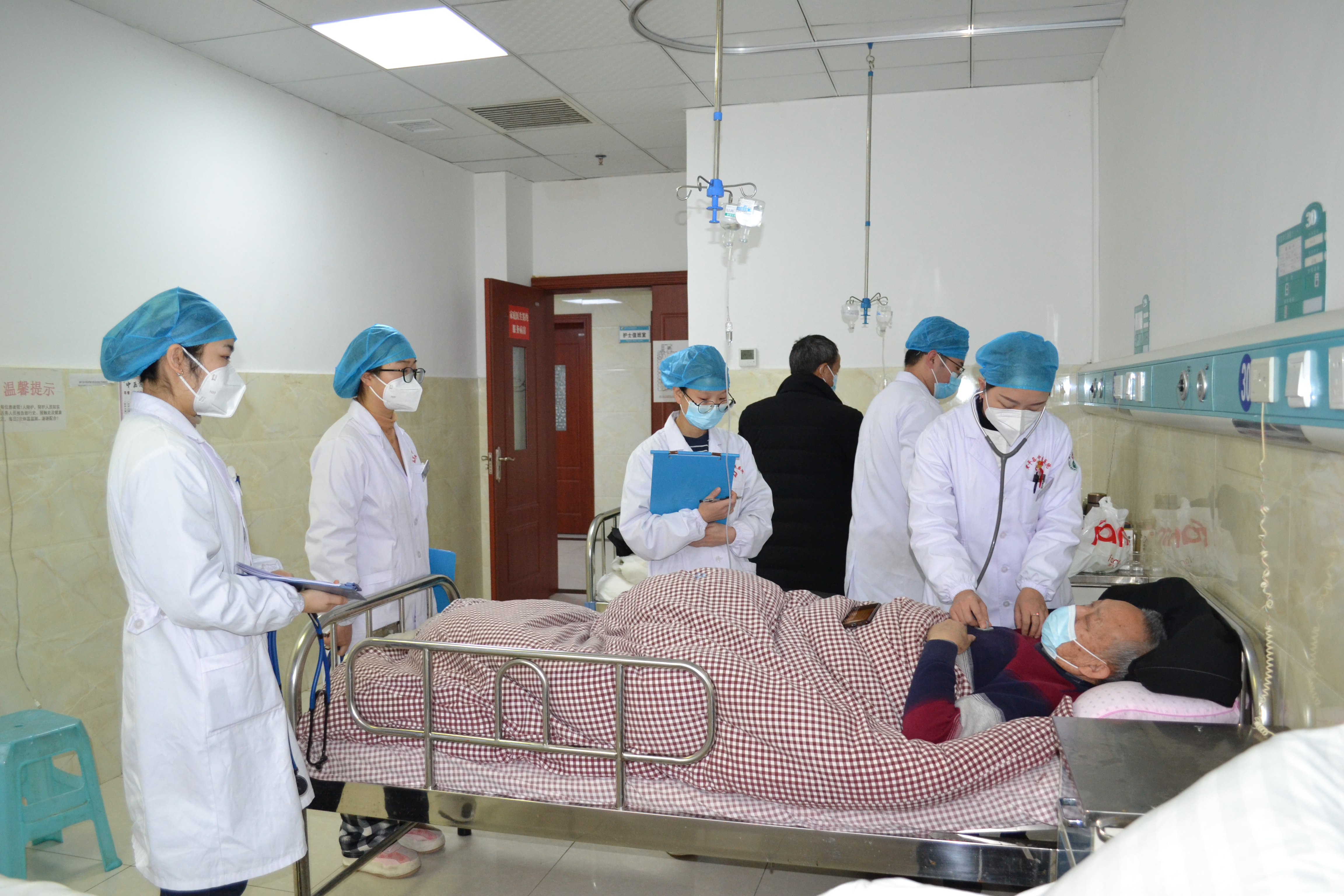 分流诊疗优化就诊程序 黄平县中医医院全力救治病患