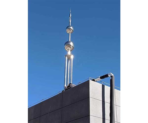 有没有汽车装有避雷装置?