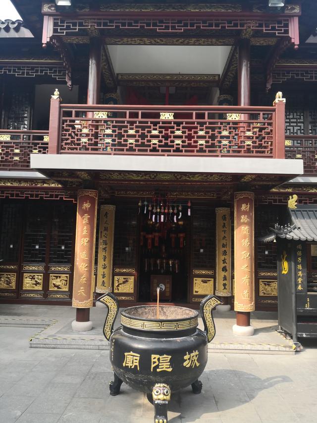 青浦城隍庙,明代自青龙古镇迁来,供奉四川布政使沈恩,城隍夫人