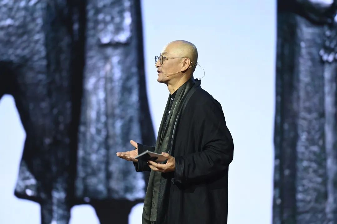 播客 | 曾成钢:融汇传统与现代,在雕塑界打好"中场"