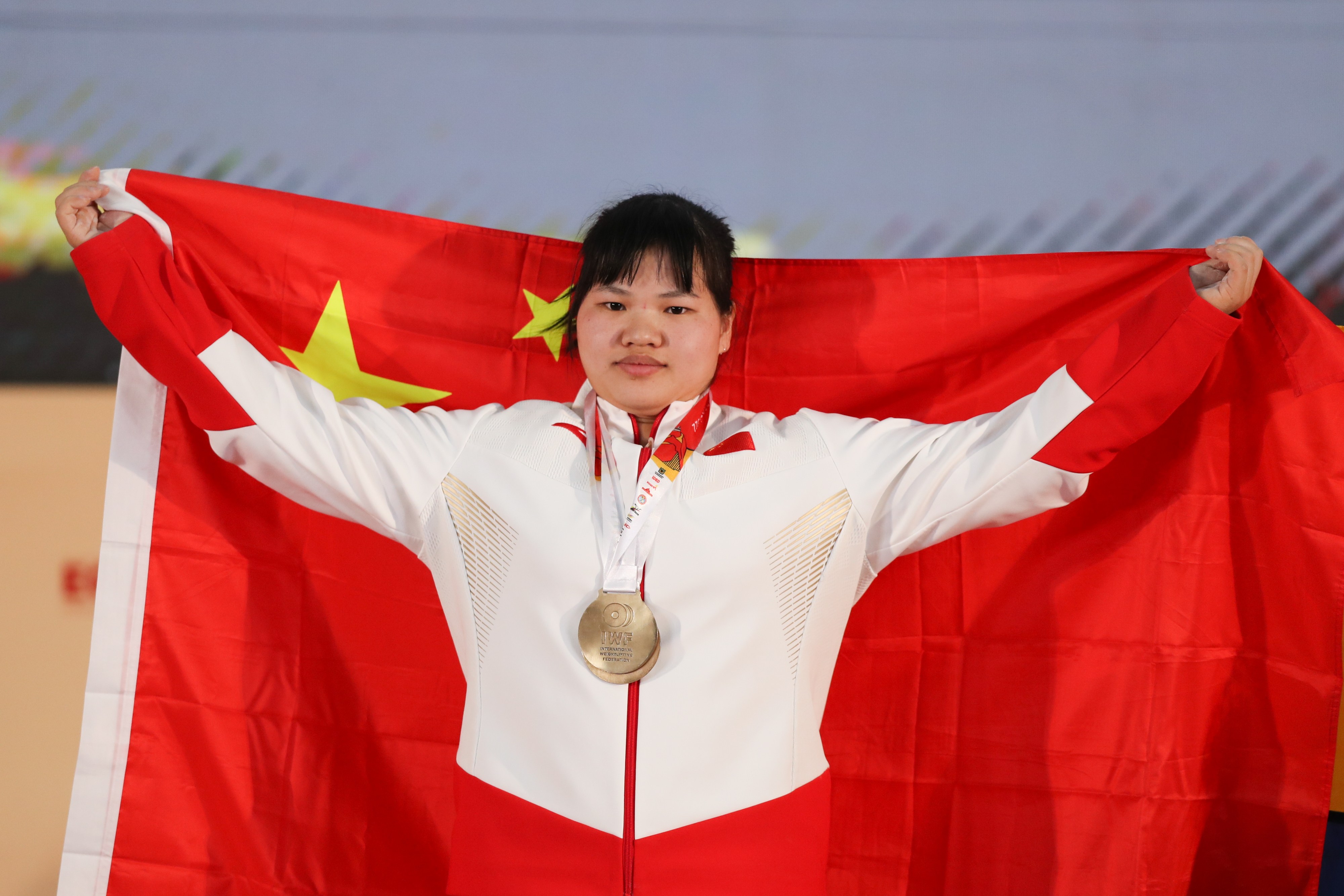 举重世锦赛:"00后"梁小梅破世界纪录夺冠