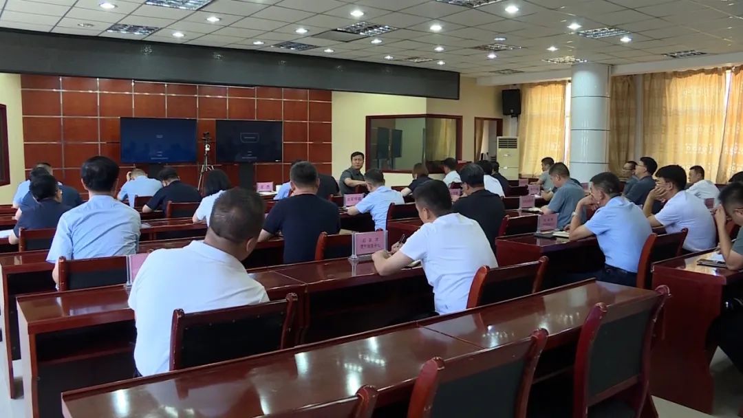 崔亚军主持召开防汛工作调度会议