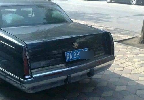 该车品牌为美国凯迪拉克