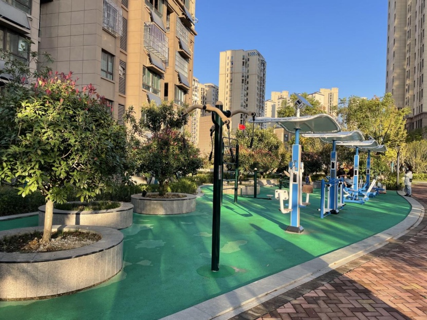 合肥市长丰县岗集镇:小区增设健身器材,居民活动乐开怀