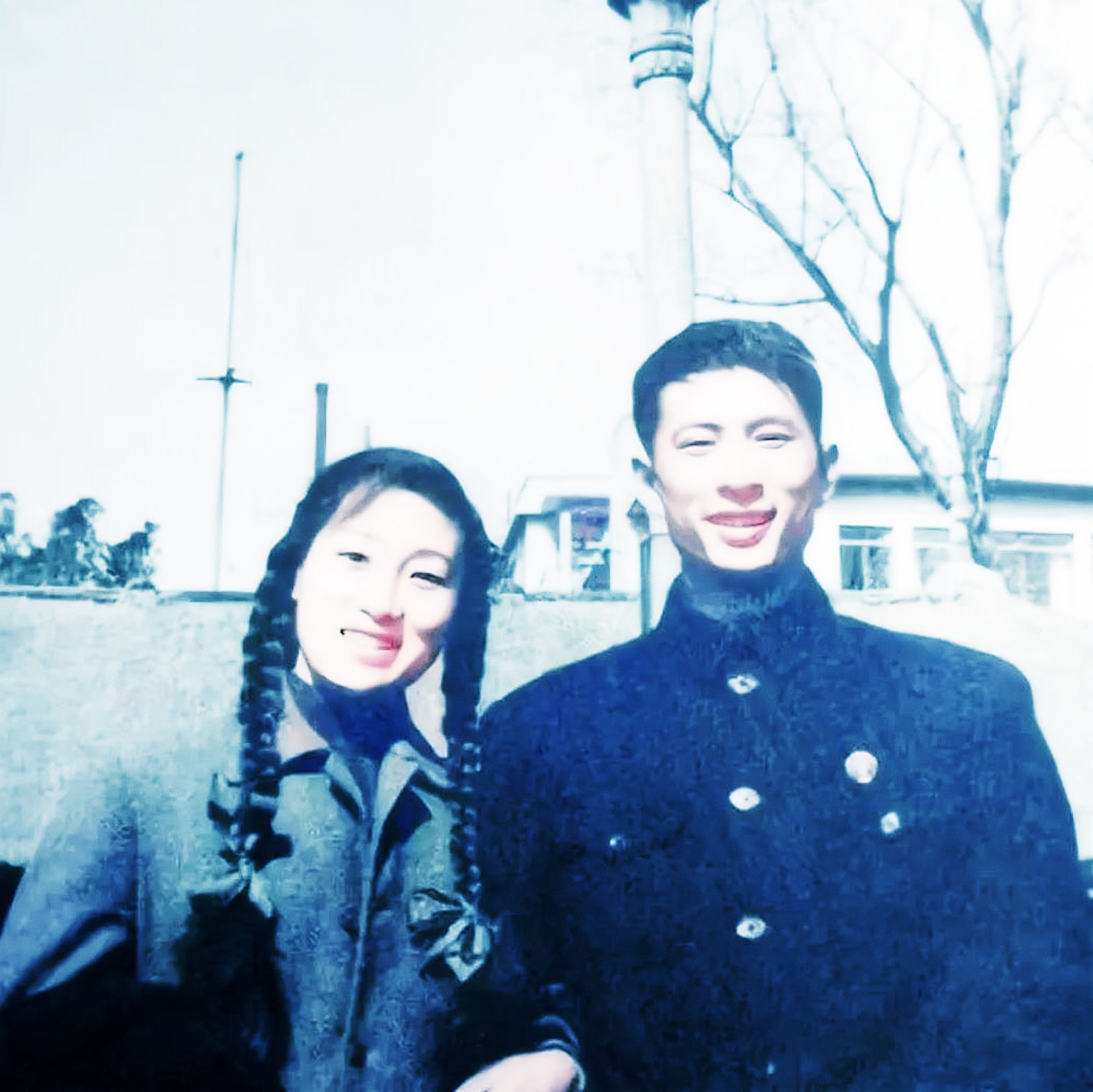 这是难得一见的50年代张光茹和老公冯喆的合照.