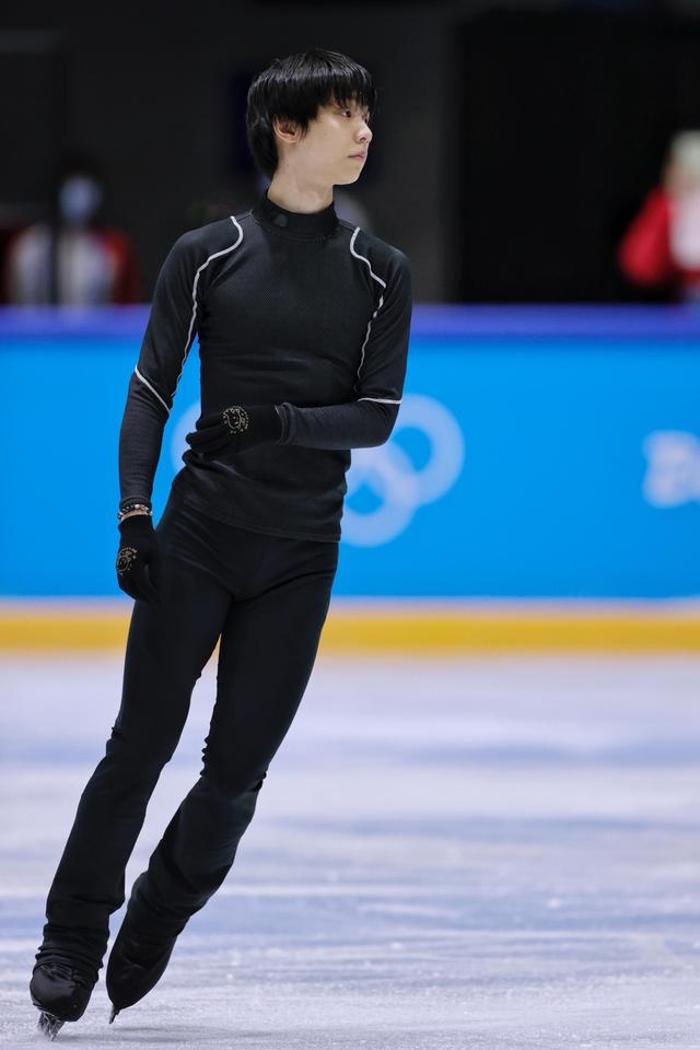 羽生结弦首次亮相首体备战!身着黑色紧身衣开始训练