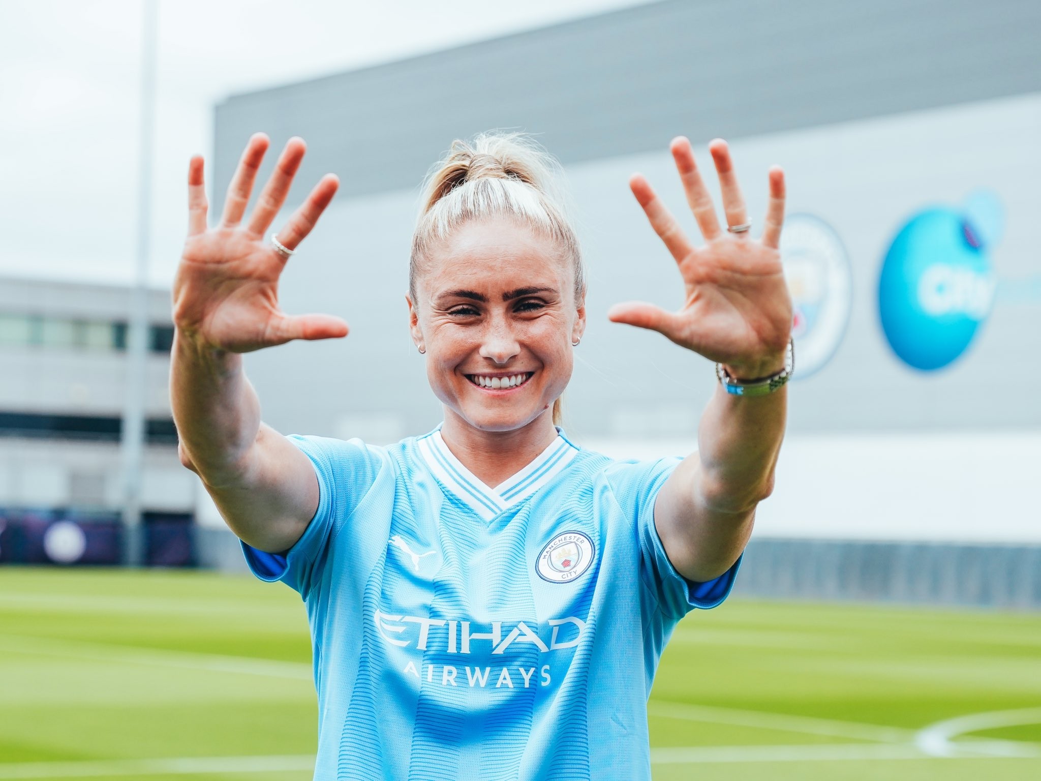 官方:曼城女足队长霍顿本赛季结束后挂靴