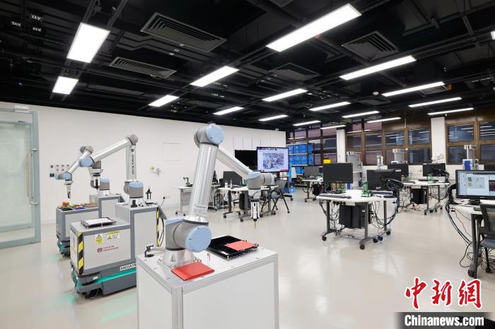 香港理大人工智能机器人实验室正式启用