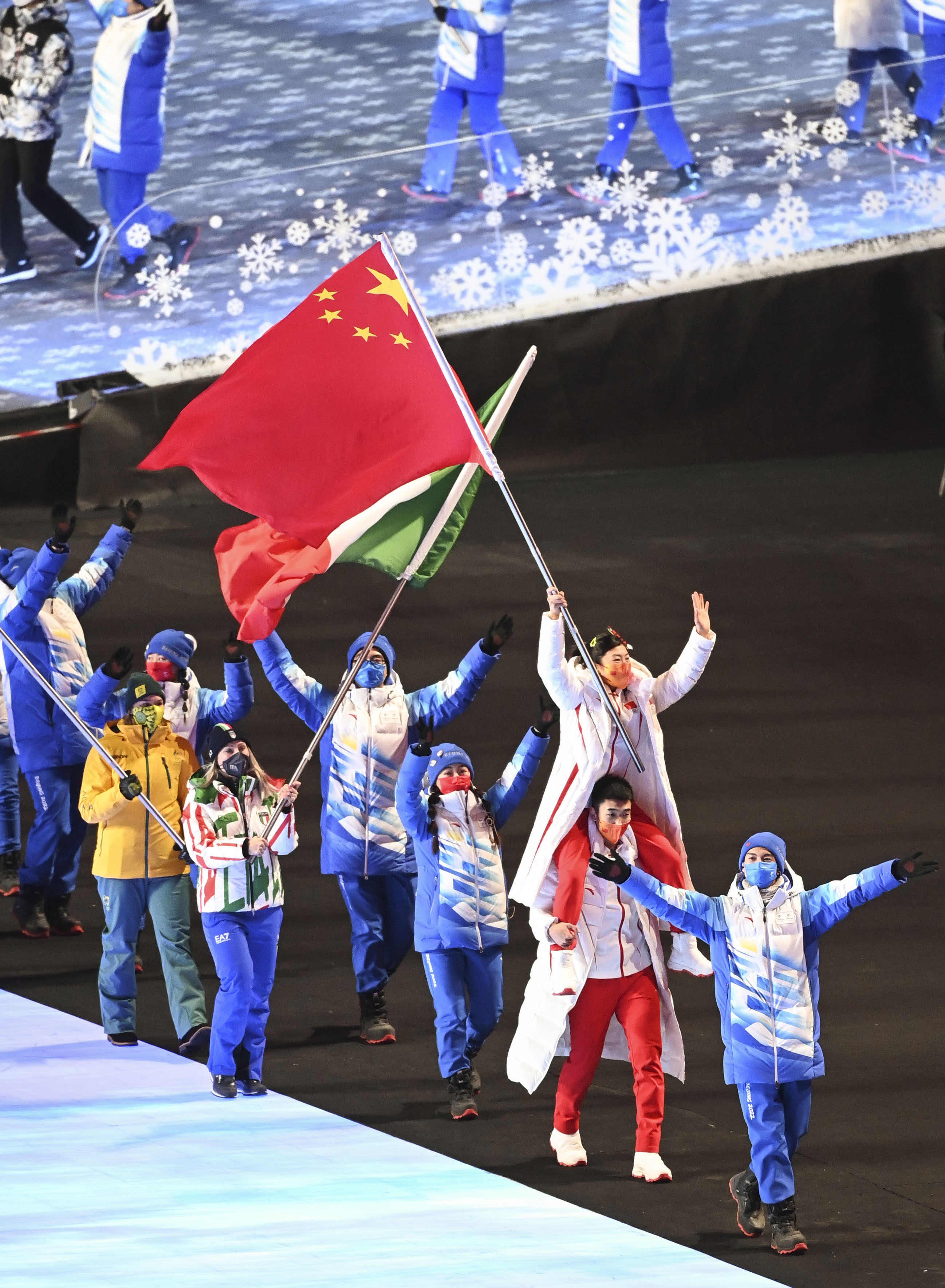 北京冬奥会丨代表团旗帜和运动员入场——北京2022年冬奥会闭幕式