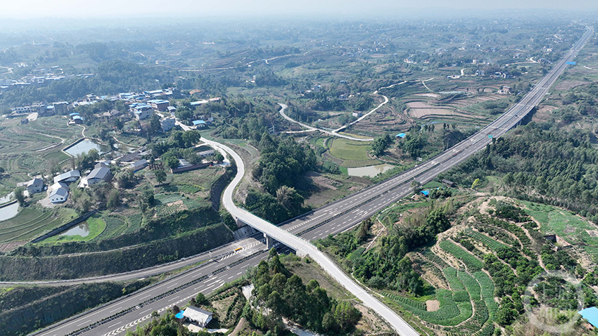 永泸高速全线通车 川渝间再添新通道