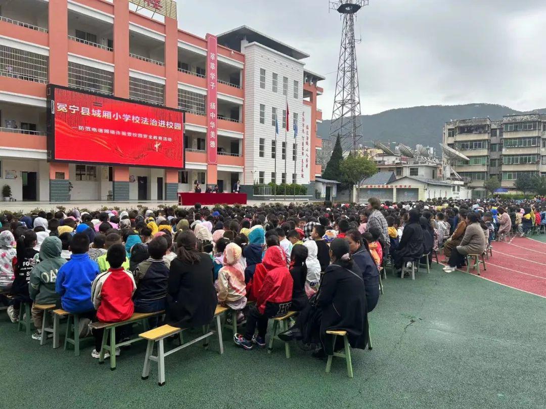 冕宁公安局深入辖区校园开展法治宣讲