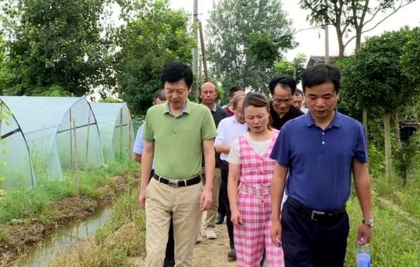 马永忠赴镇街指导灾后生产自救工作