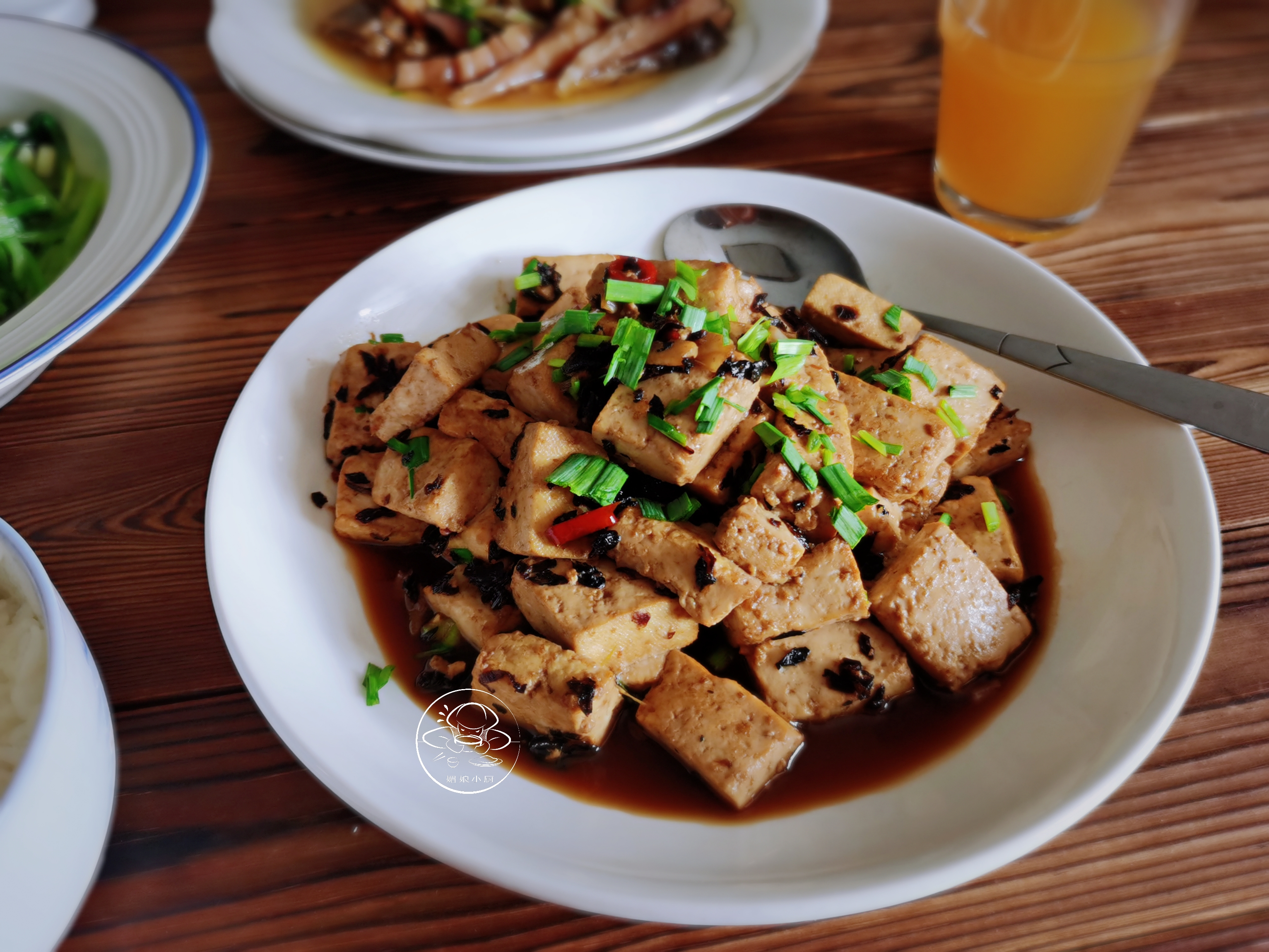 宅家三餐安排妥当,简单好做家常可口,梅干菜烧豆腐又香又嫩下饭