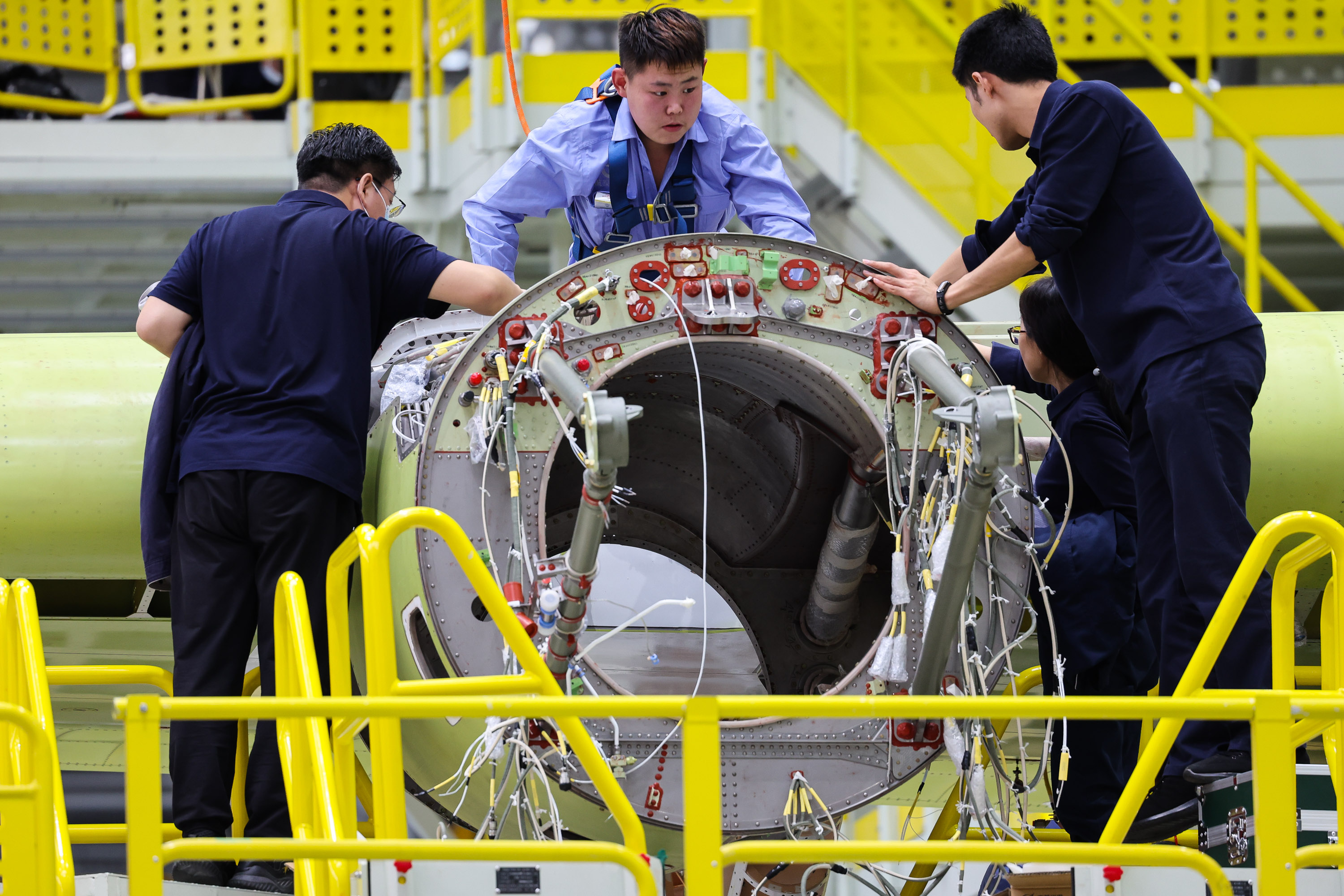 探访"鲲龙"水陆两栖飞机ag600m总装生产线