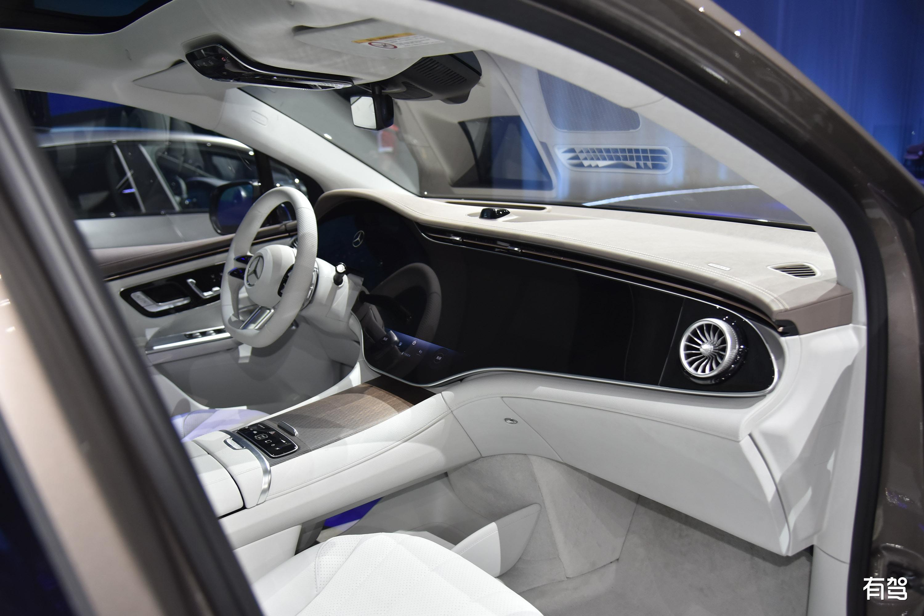 大五座/eq旗舰内饰,奔驰eqe suv上市,48.6万元起能火吗?