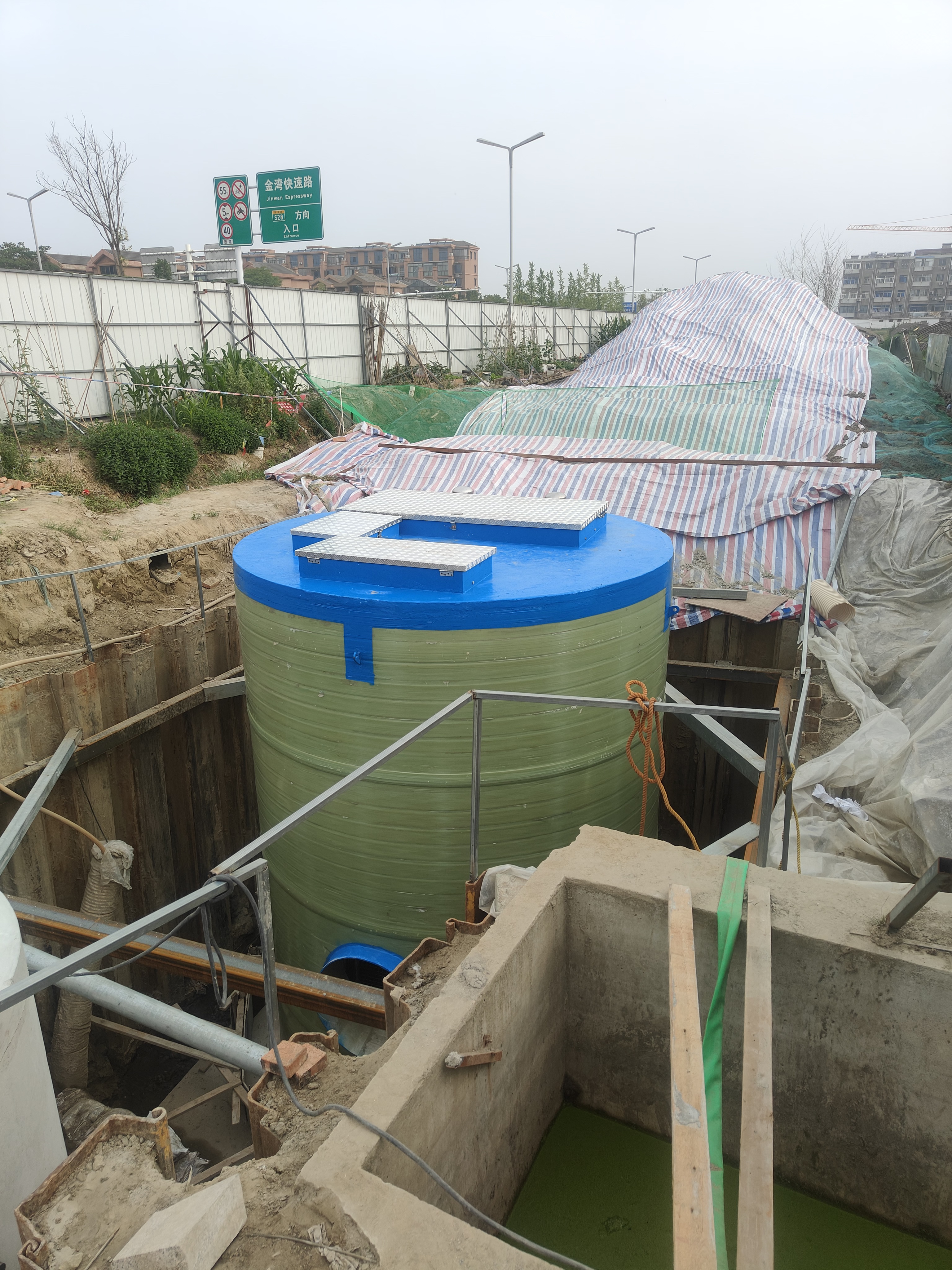 农村一体化污水提升泵站如何吊装入坑