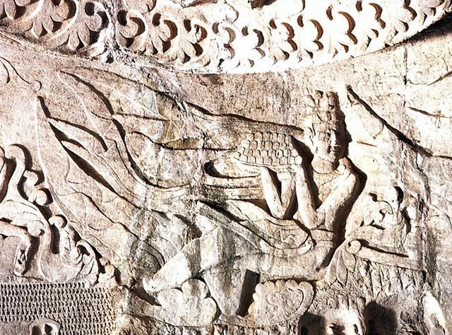 龙门石窟中的神秘浮雕