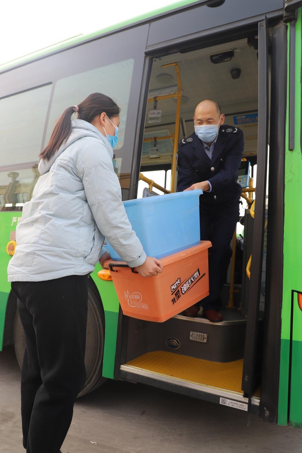 河北省岗位学雷锋标兵任洪恩:4路公交车上的"活雷锋"