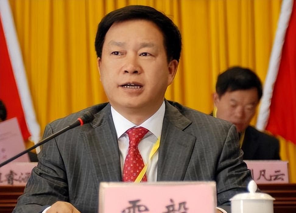 云南"色虎"雷毅:玩弄模特和女星,花千万包养女学生,终被判死刑