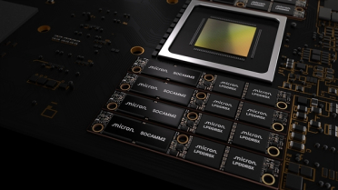 美光全球首发256GB LPDDR5X SOCAMM2内存条：AI TTFT性能飙升2.3倍