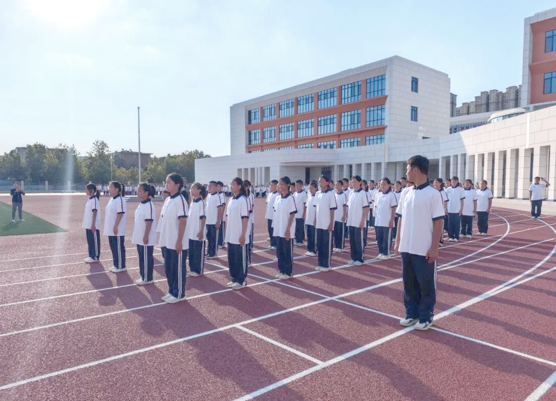 德州九中开学典礼:军训成果与新学期愿景