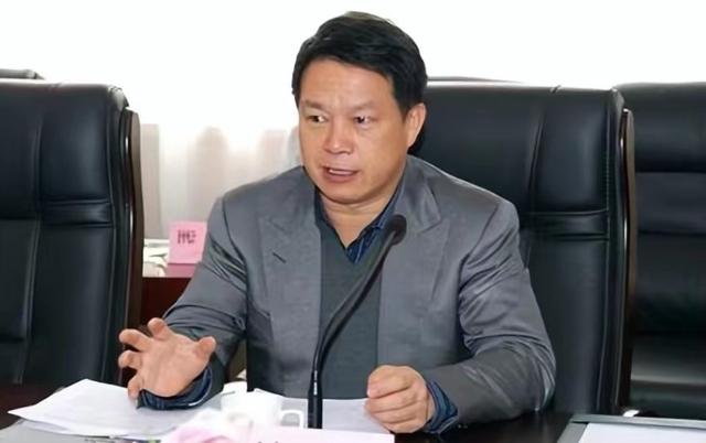 云南"色虎"雷毅落马:花上千万包养多名情妇,敛财2910万判死缓