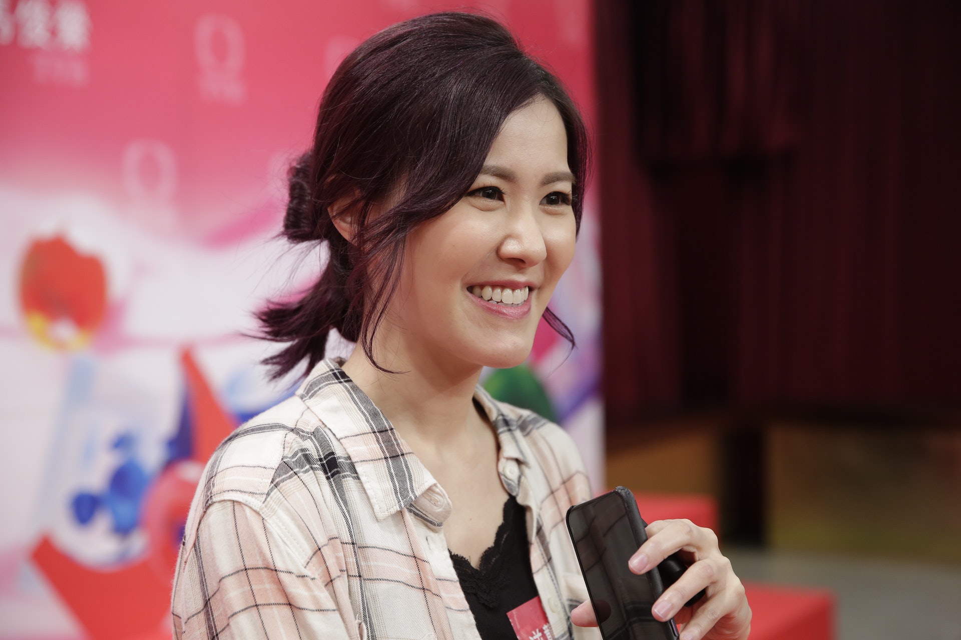 刘佩玥全新形象开拍《逆袭人生》,食素后瘦脸明显:女生要多食素