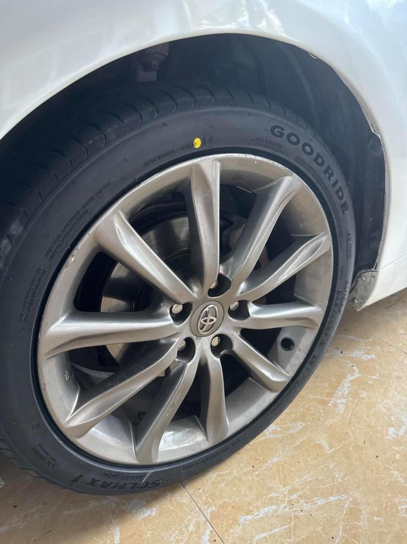 2013款锐志轮胎有多大?什么规格