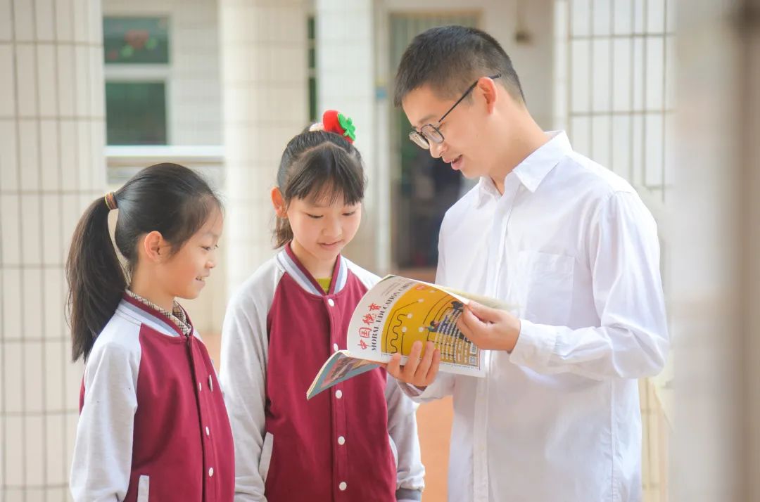 文园中学 张芬老师 九洲中学 张茗老师 湾仔小学 赵双老师 广昌小学