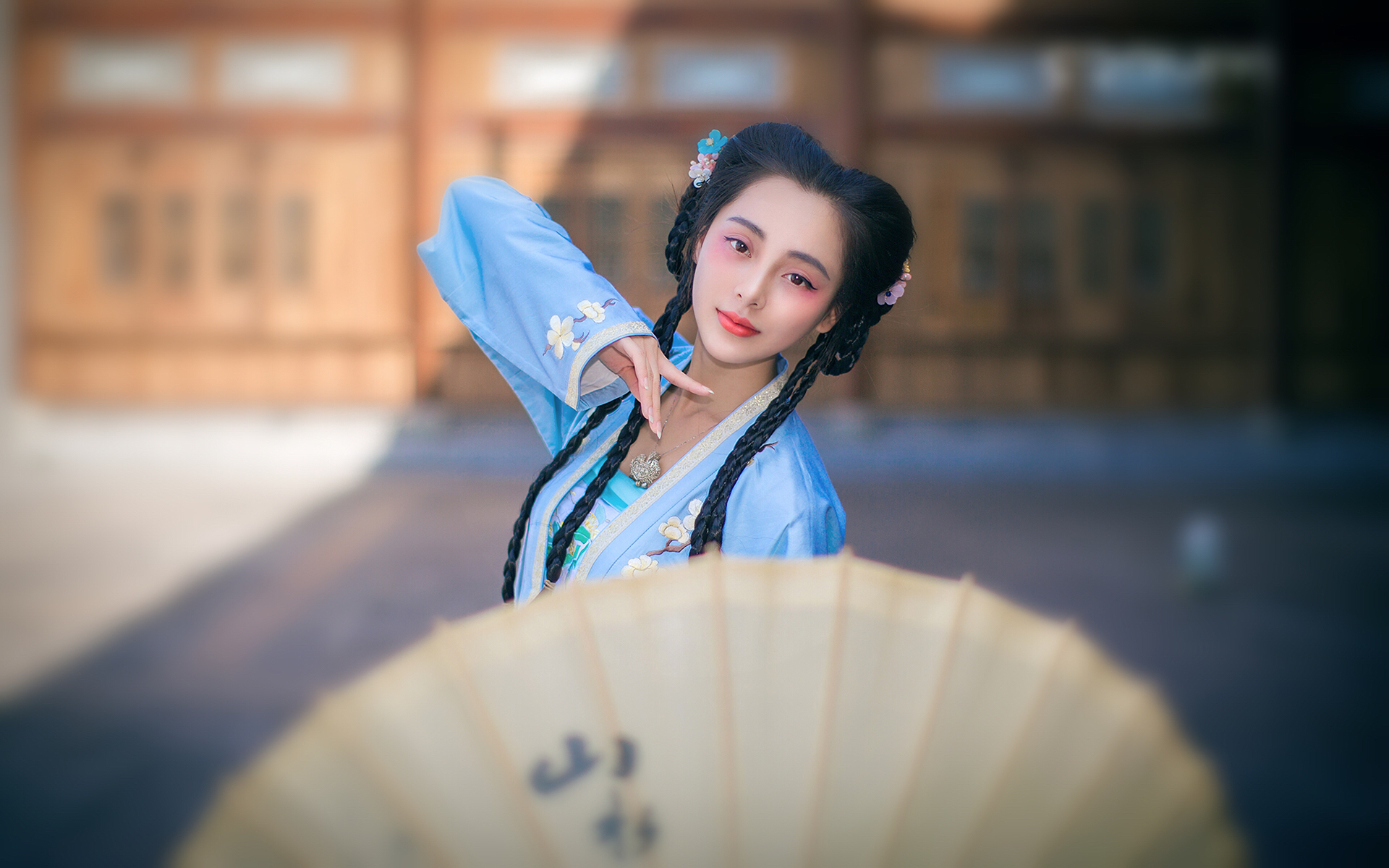 《农女的锦鲤人生》她一朝降生,有大猫贴身保护,全家视为掌中宝