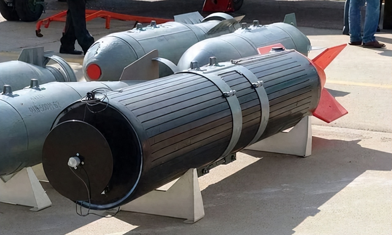 2500度高温抹平一切,我军温压弹究竟有多强?让美国如此忌惮