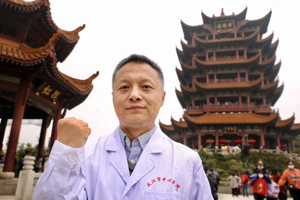 "黑脸医生"易凡艰难重生记