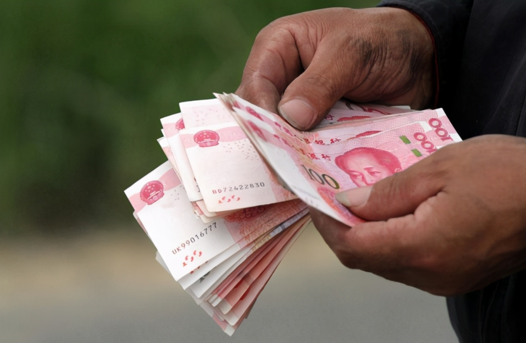 课后服务收费没统一,掀起内卷谁负责,家长老师呈现不同态度