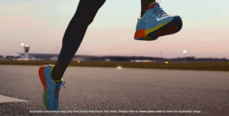 而且新款gel-1090,在鞋子的舒适性和踩陨匣棺隽松.