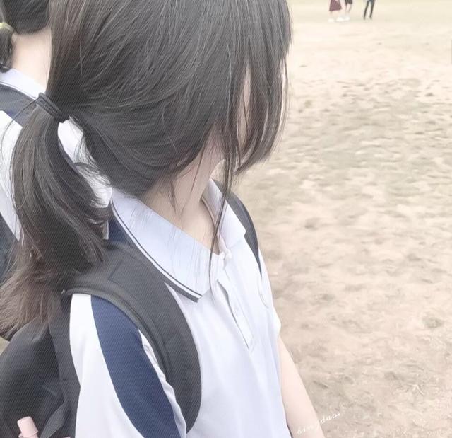 小众氛围感校园风女生头像无水印