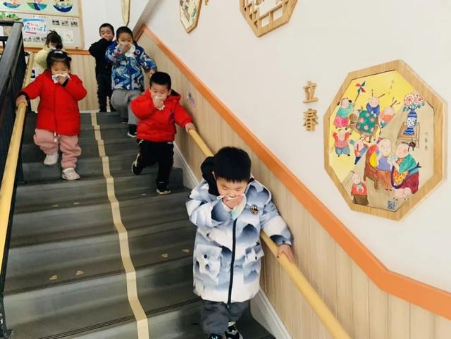 消防零距离,安全伴童行—惠济区香山路幼儿园消防安全演练活动