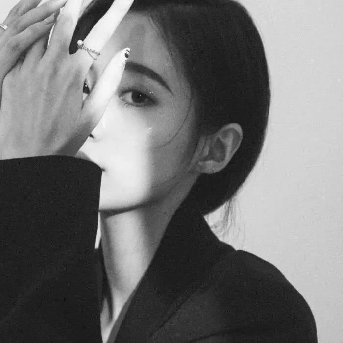 黑白女生头像,高质量女生头像