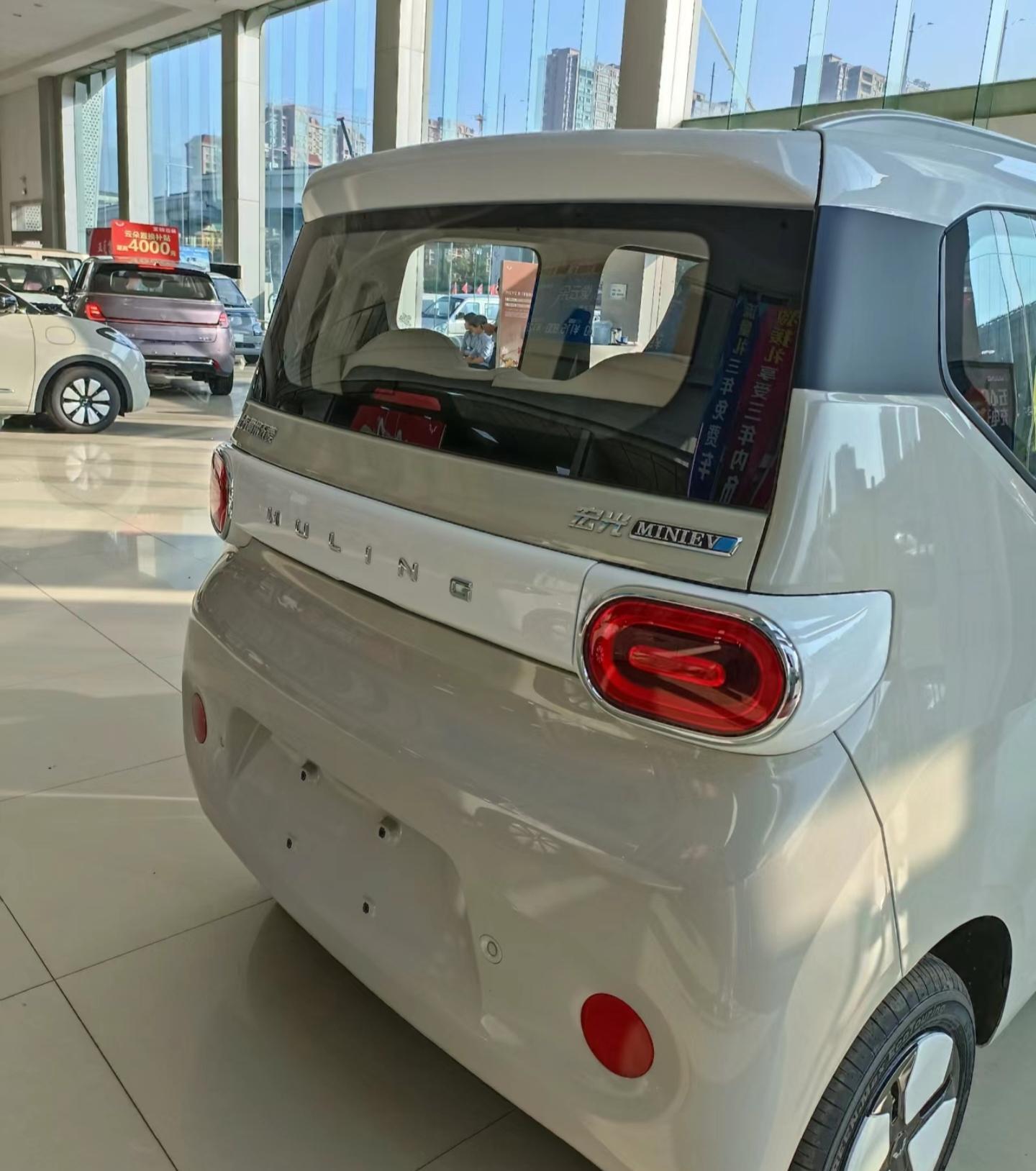 有望于11月15日上市,新款五菱宏光miniev马卡龙到店实拍图曝光