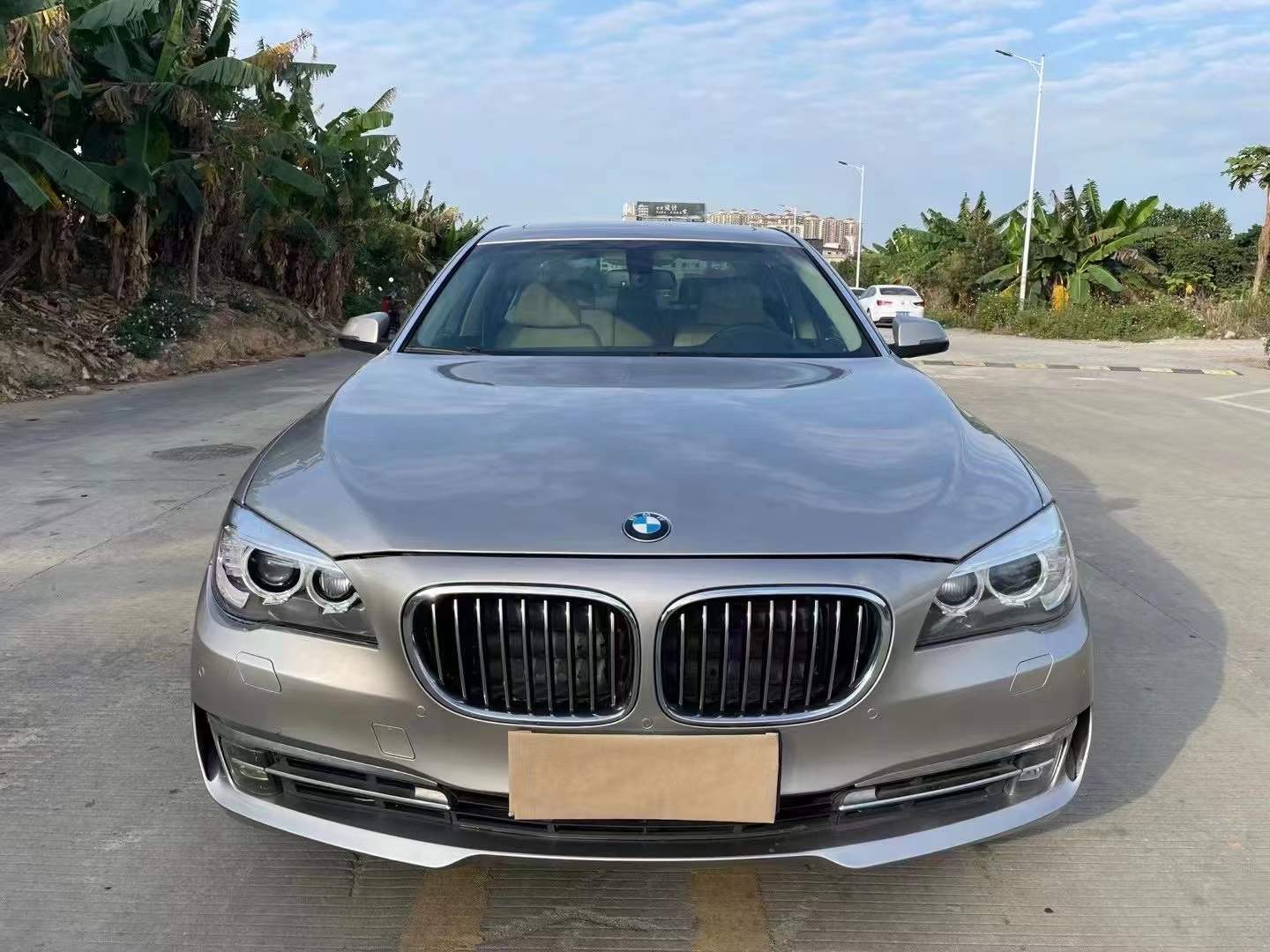 15年宝马740仅售17万,内外兼修,成就磅礴王者风范