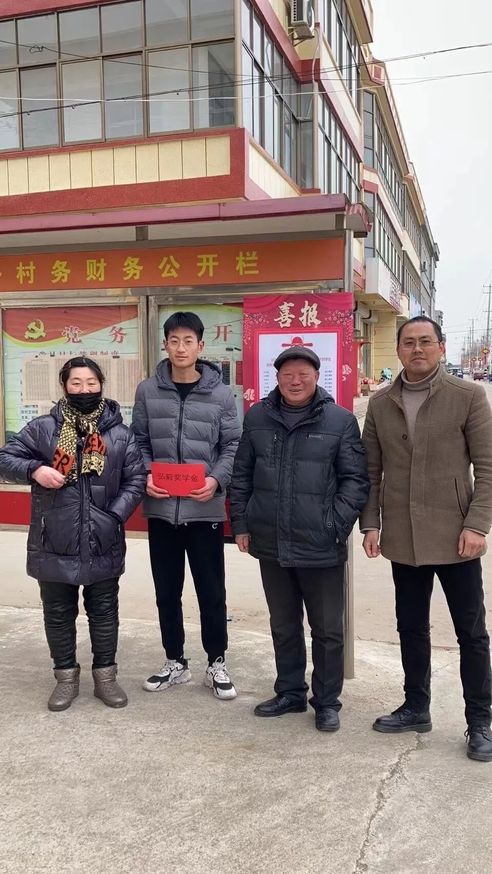 赣马高中年级合力送喜报暖心营造幸福感