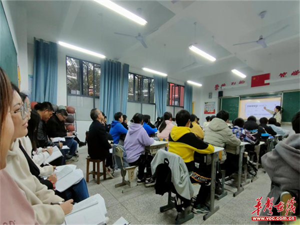 凝心打磨 以促提高 磐石中学开展青年教师"教学比武"活动