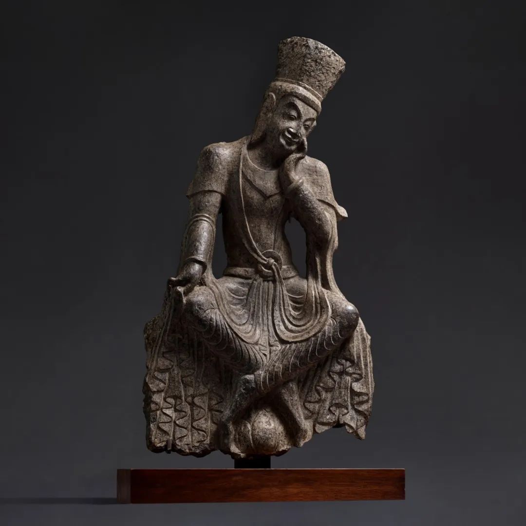 北魏石灰岩雕交脚思惟菩萨像