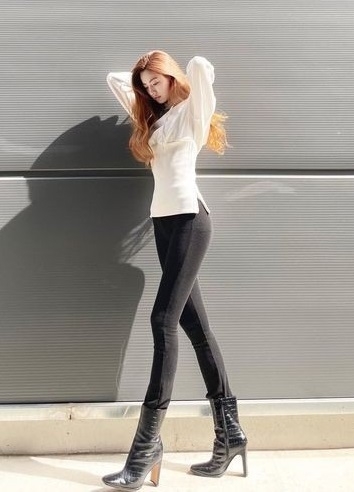 「星闻」林珍娜身高170cm·体重51kg的疯狂比例……"这简直是犯规"