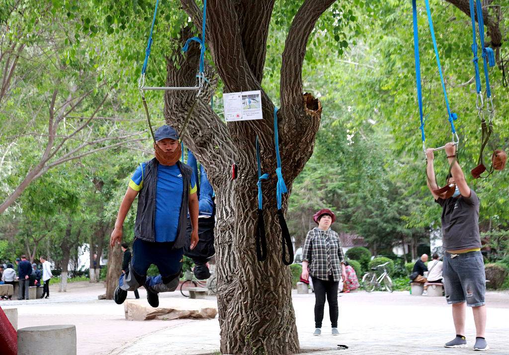 "吊颈健身"操作不当或致截瘫 骨科专家推荐的颈椎健身操学起来