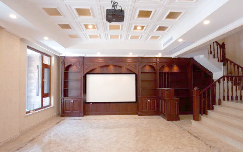 成都和泓半山别墅:开放式客厅中的高品质隐藏式影院构建