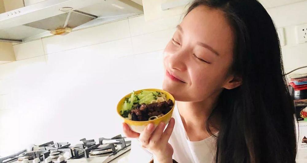 33岁的倪妮为戏减肥,瘦身18斤后,成就气质冷艳"旗袍美人"