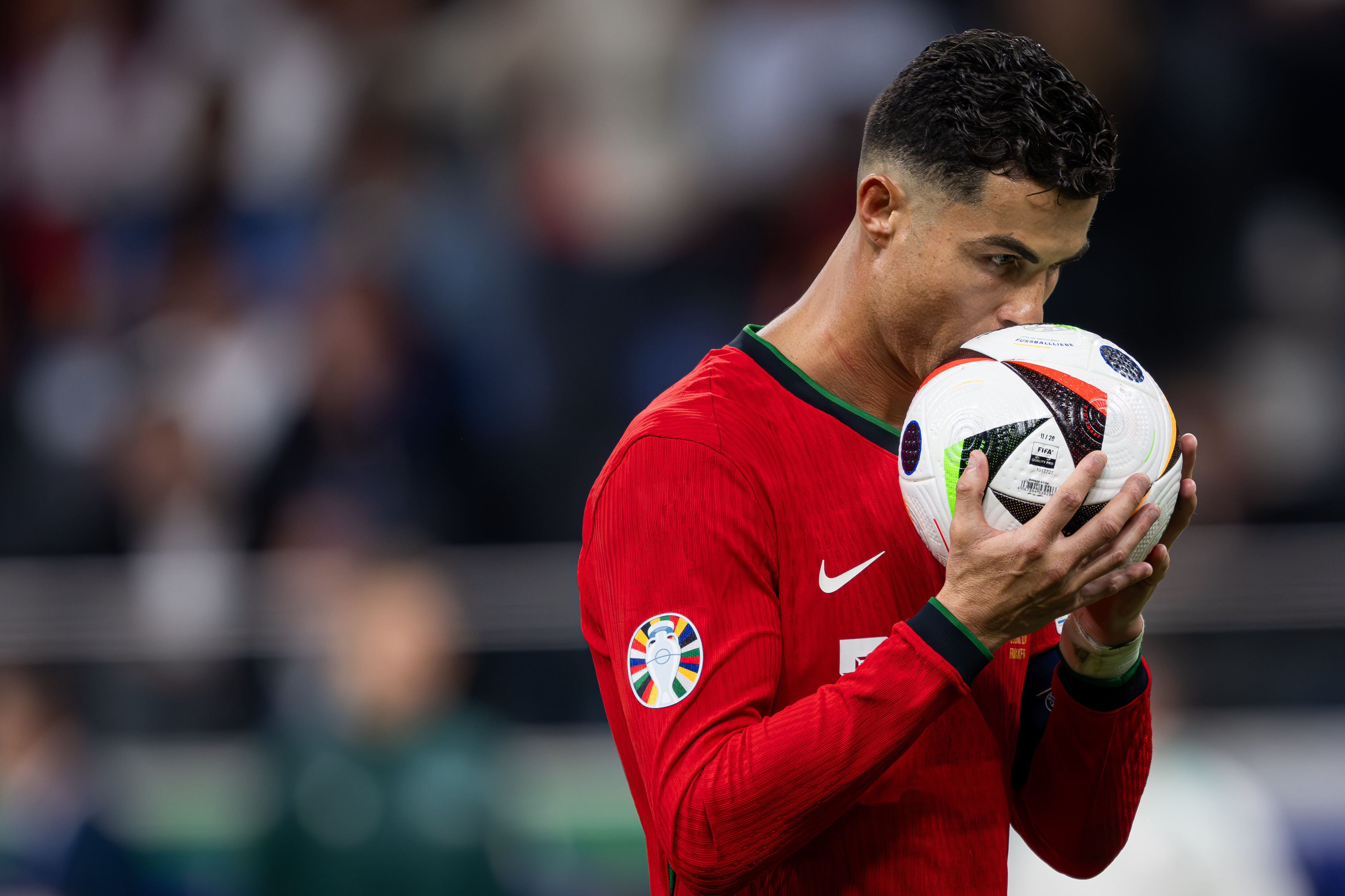 面对童年偶像c罗,姆巴佩会手软么?——欧锦赛"葡法大战"前瞻