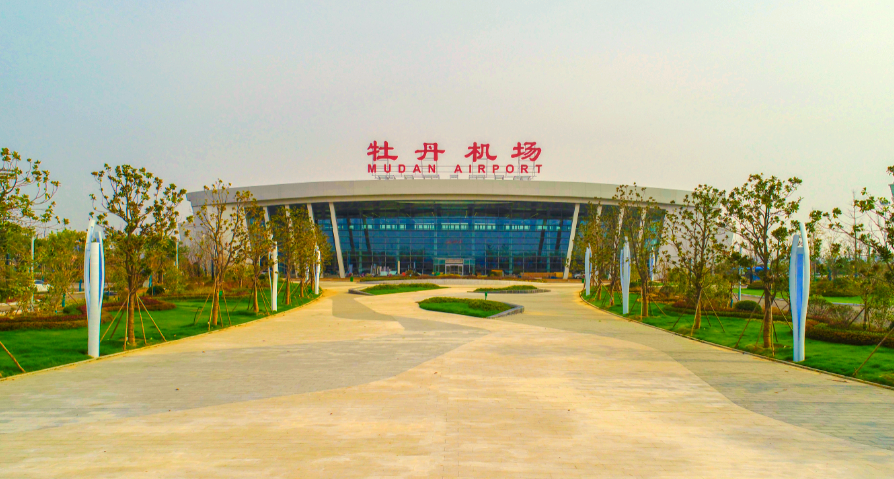 菏泽牡丹机场的建成,将显著完善城市功能,进一步推动旅游产业的繁荣