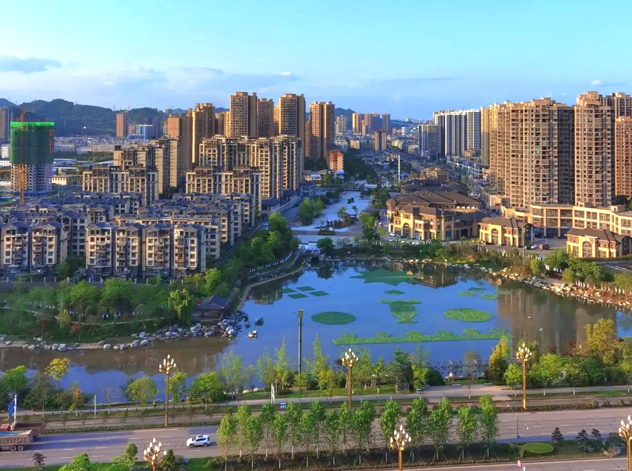 南充:南湖公园,昔日的臭水沟已变成波光粼粼的清水湖!