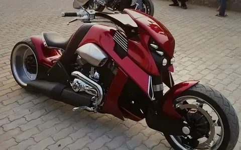 2升油箱,续航里程可达300公里的雅马哈暴龙机车,在丰富多彩的摩托车